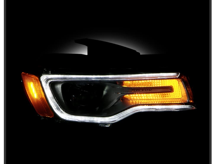 المصابيح الأمامية لسيارة جيب جراند شيروكي