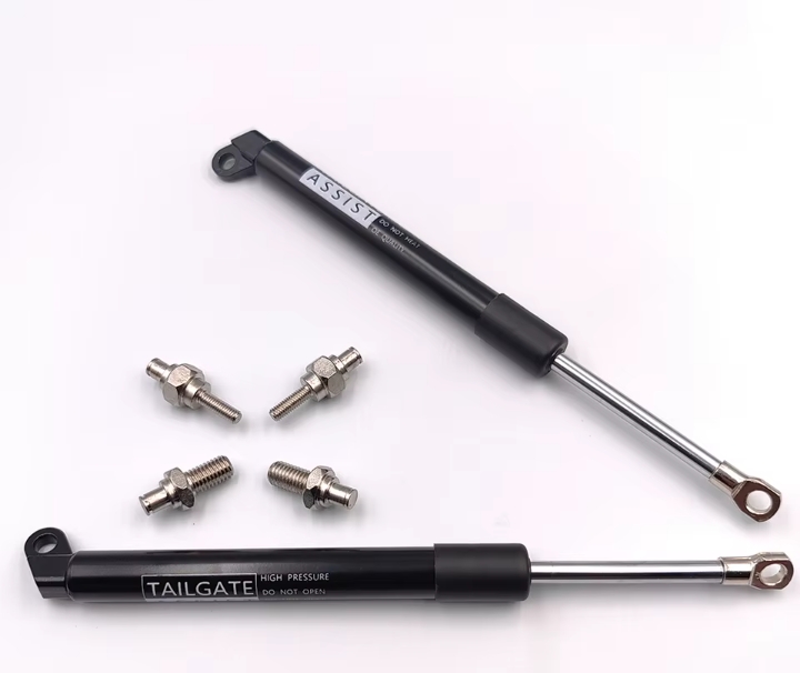 زوج من دبلات (مساعدين) لصندوق السيارة الخلفي، المعروفة باسم "صقر" أو "خفاش