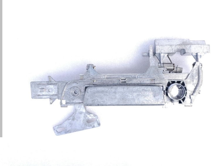 يدة فتح باب خارجية لسيارة بي إم دبليو الفئة السابعة (موديل 700).