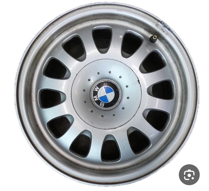 (كب ويل) بتصميم صقر، مصممة لتناسب سيارات بي إم دبليو.