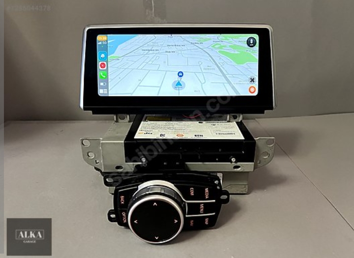 نظام وسائط متعددة بشاشة تعمل باللمس لسيارات بي إم دبليو.