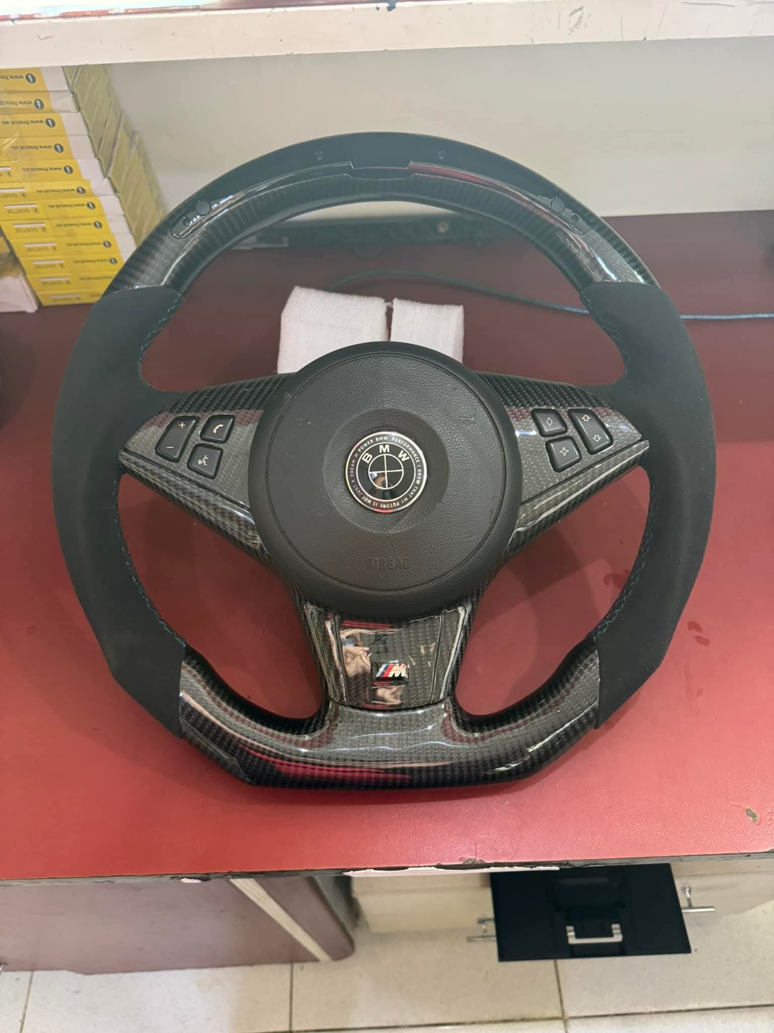 مقود قيادة معدلة من ألياف الكربون (Carbon Fiber)