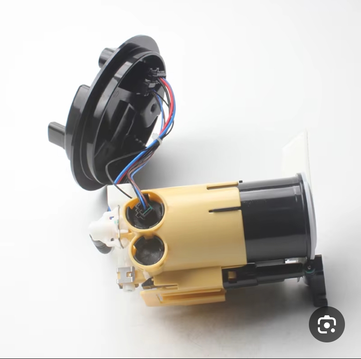 مضخة وقود (طرمبة) مناسبة لسيارات مرسيدس-بنز فئة W205 وفئة W213.