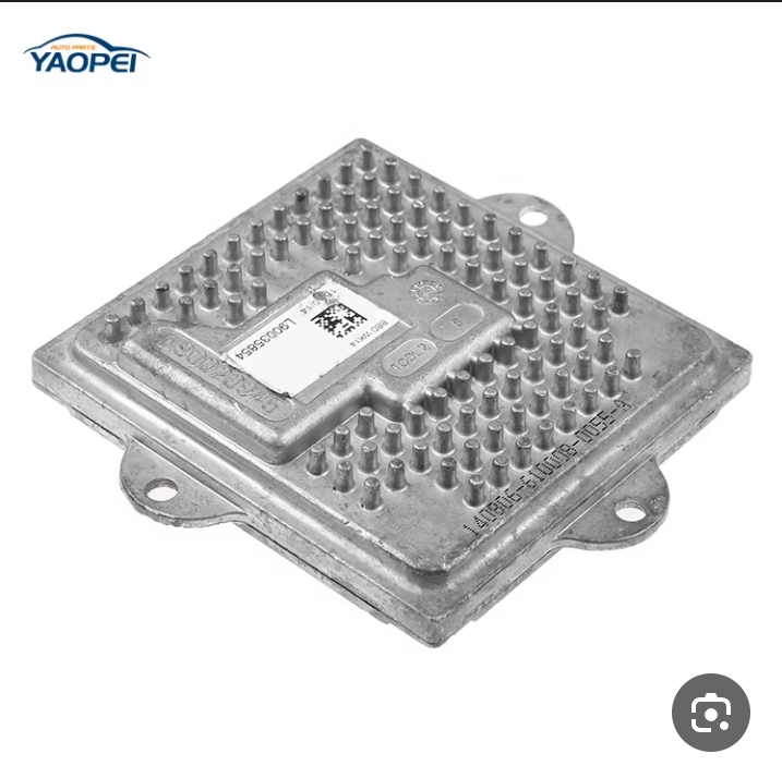 وحدات تحكم إلكترونية (كنترولات) لأنظمة إضاءة السيارات، ويبدو أنها مخصصة لقطع غيار أصلية.