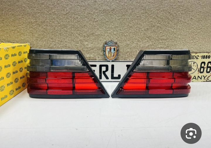 مصابيح خلفية (إسطبات) لسيارة مرسيدس-بنز الفئة E من طراز W124.