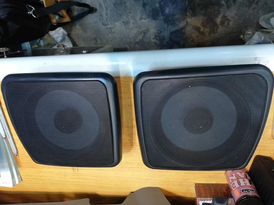 سماعات خلفية مخصصة للسيارات من نوع "بارس" (Pars).