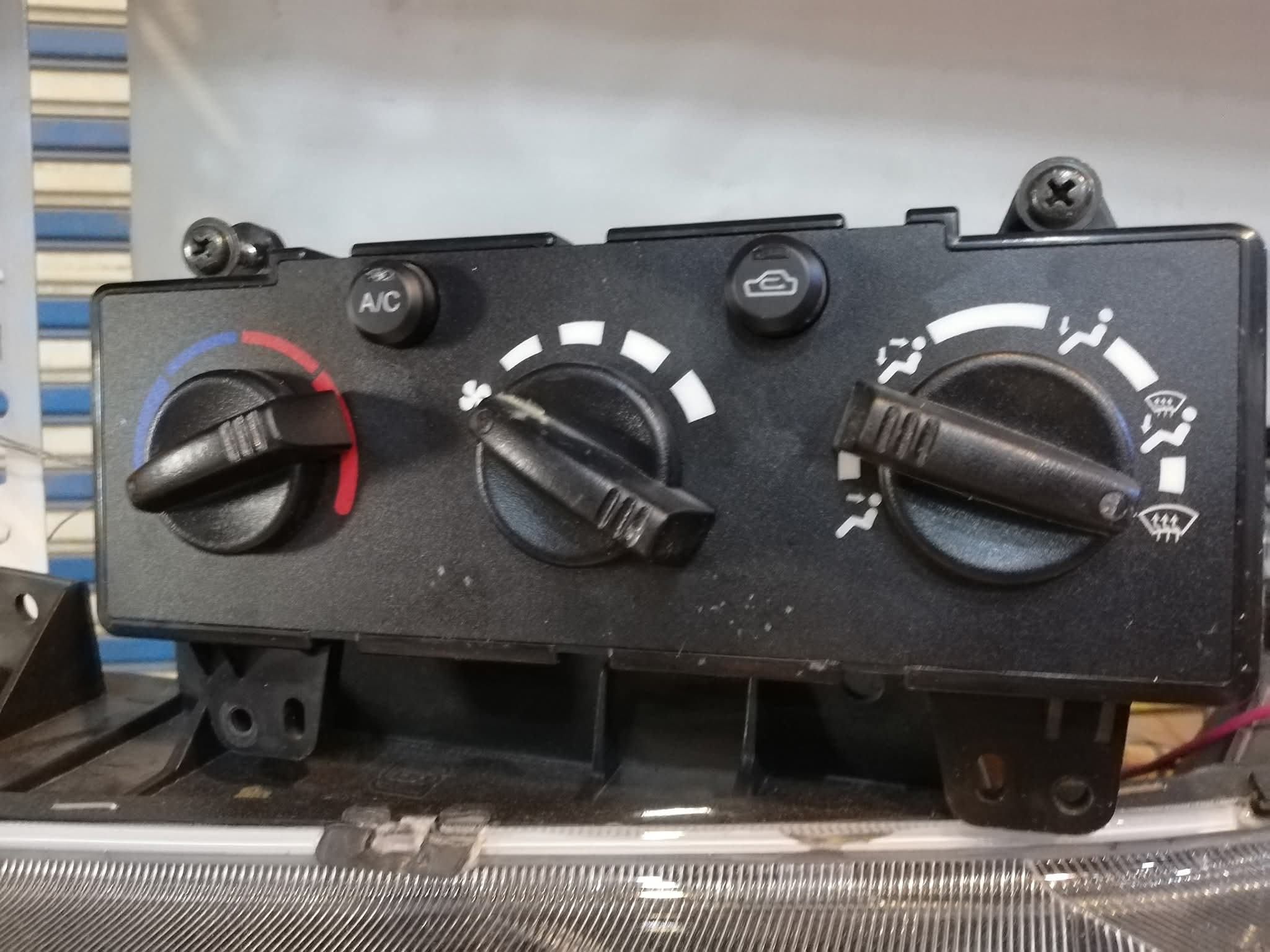 لوحة تحكم في التكييف والتدفئة (مكيف هواء) لسيارة سايبا تيبا (Saipa Tiba