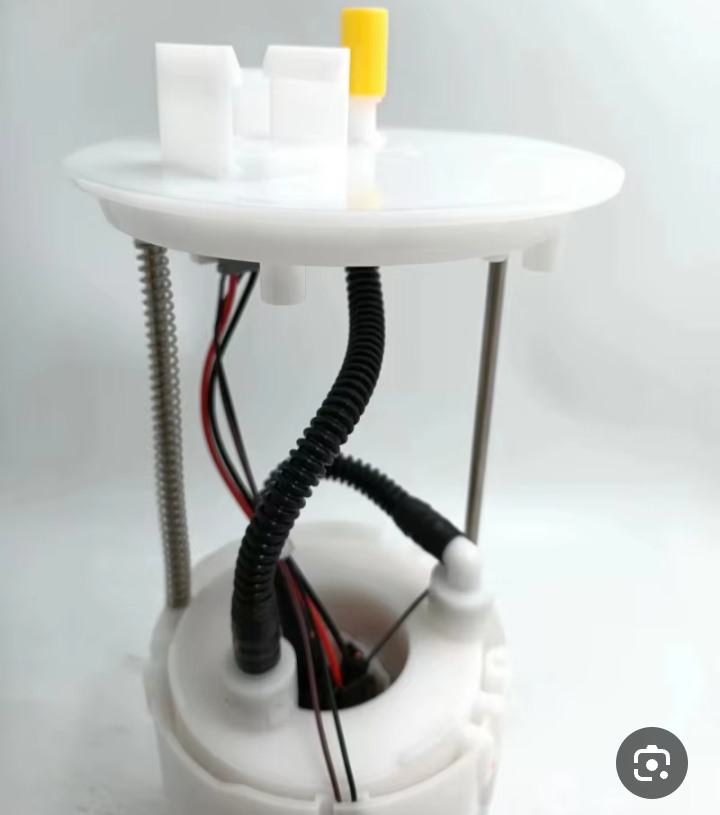 مضخة وقود كاملة (Fuel Pump Assembly) مخصصة لسيارة سوزوكي جراند فيتارا.