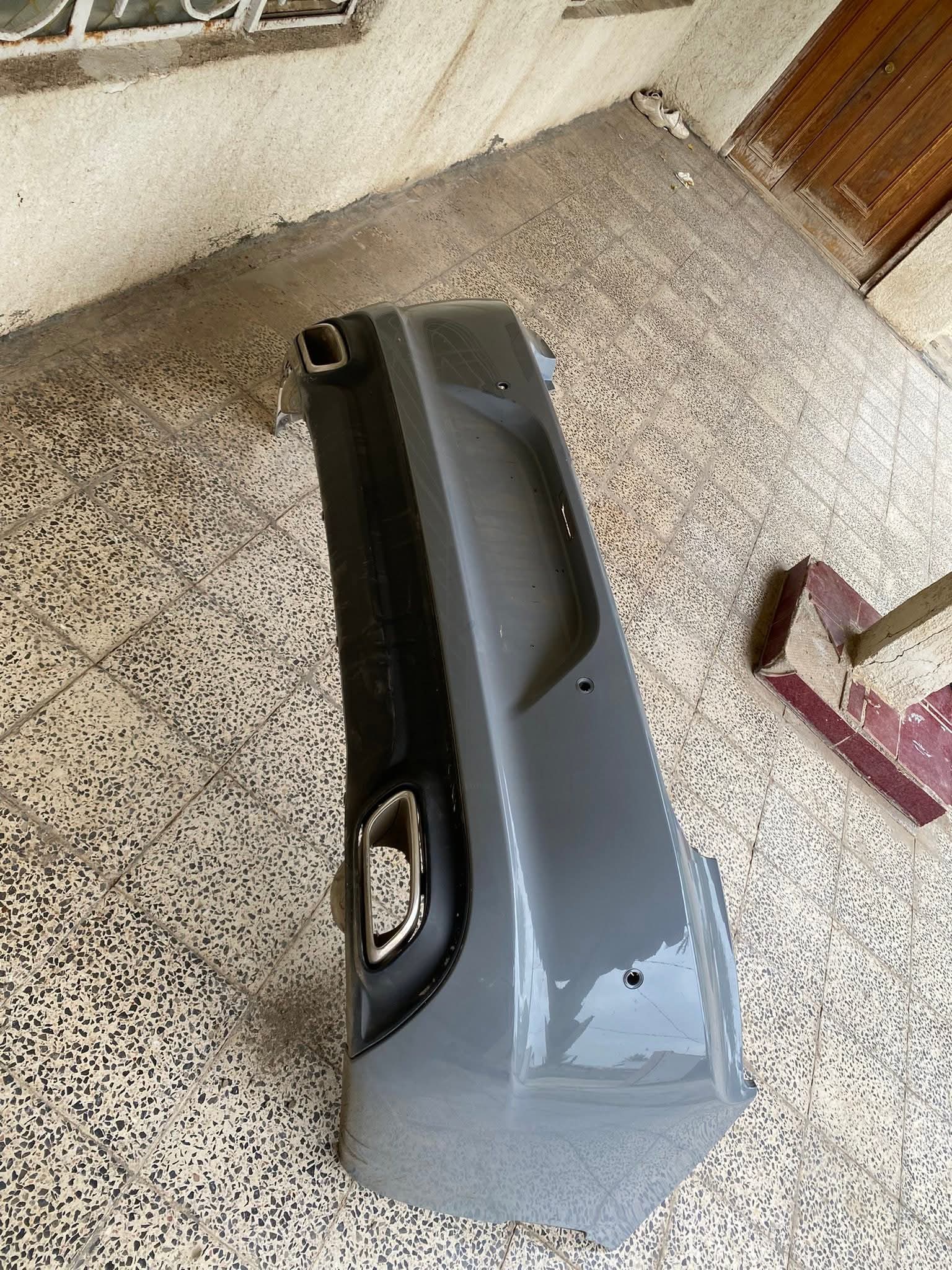 دعامية  لسيارة دودج تشارجر فئة SXT.