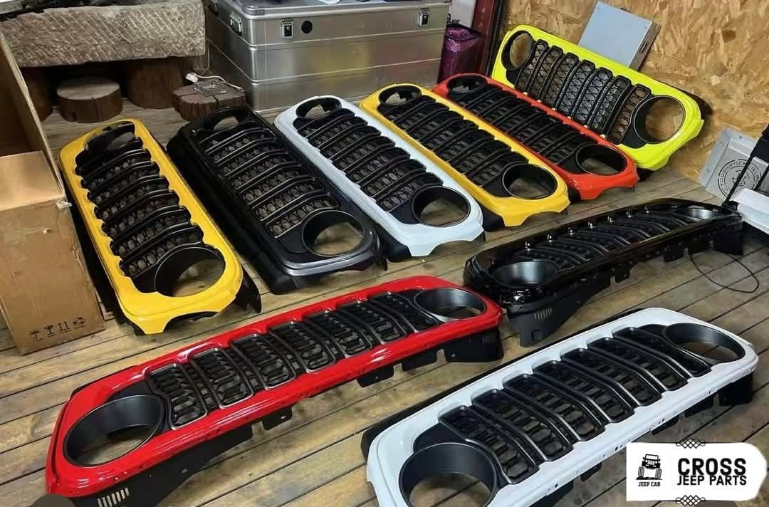 شبكات أمامية (Grilles) متعددة الألوان لسيارات جيب رانجلر (Jeep Wrangler).