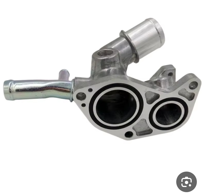 كوع ترموستات (Thermostat Housing) لنظام تبريد محرك