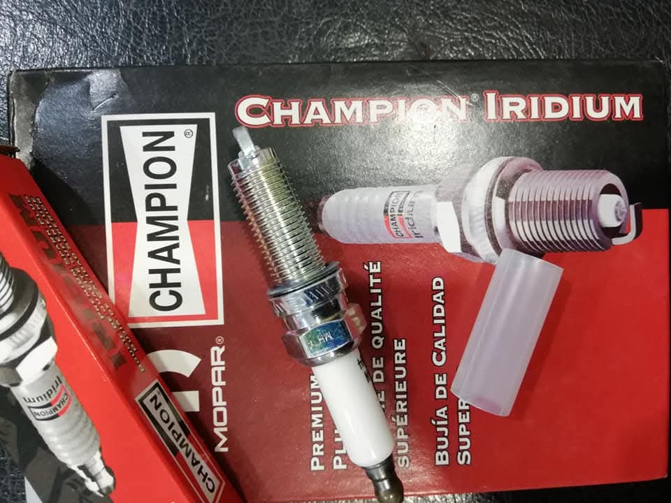بلك (شمعة احتراق) من نوع شامبيون إيريديوم (Champion Iridium) مخصص لمحركات 3.6 لتر