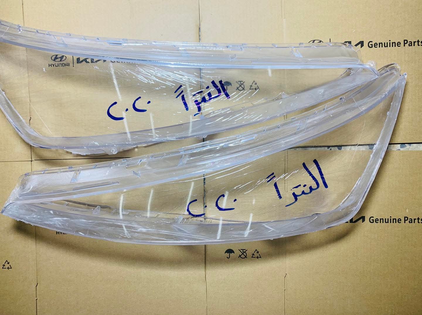 أغطية عدسات المصابيح الأمامية الشفافة.